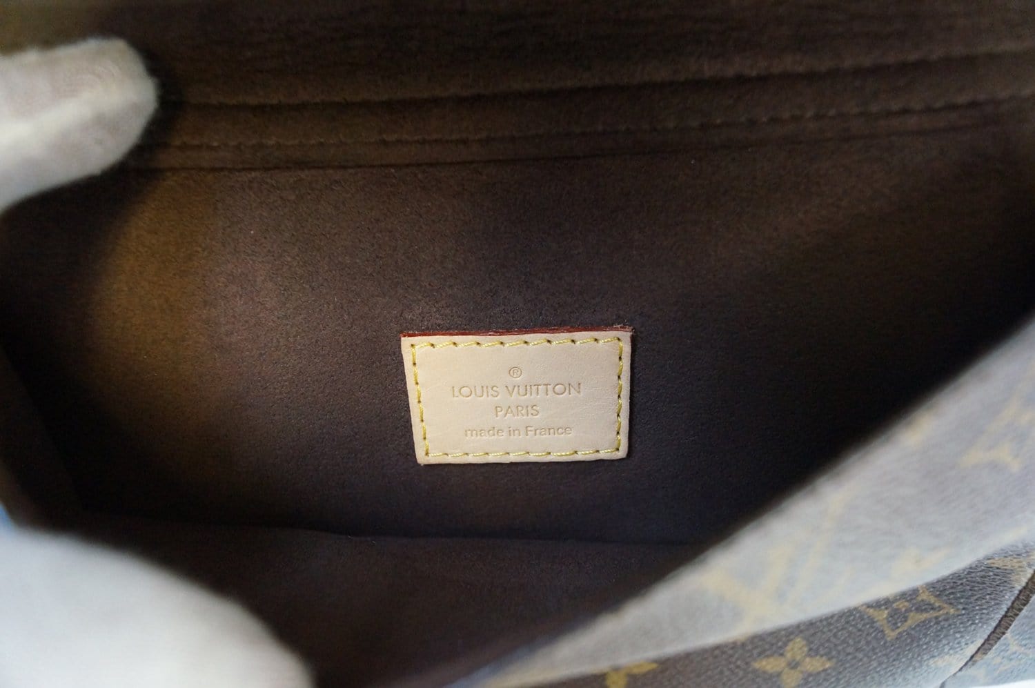 ðŸ‘œâœ¨ Check out this stunning Louis Vuitton Metis Hobo in the