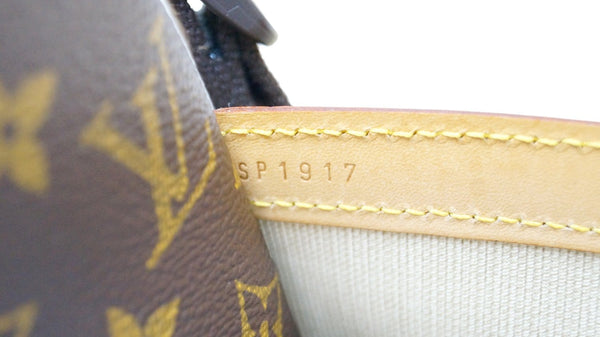 LOUIS VUITTON Monogram Canvas Reporter GM Shoulder Bag