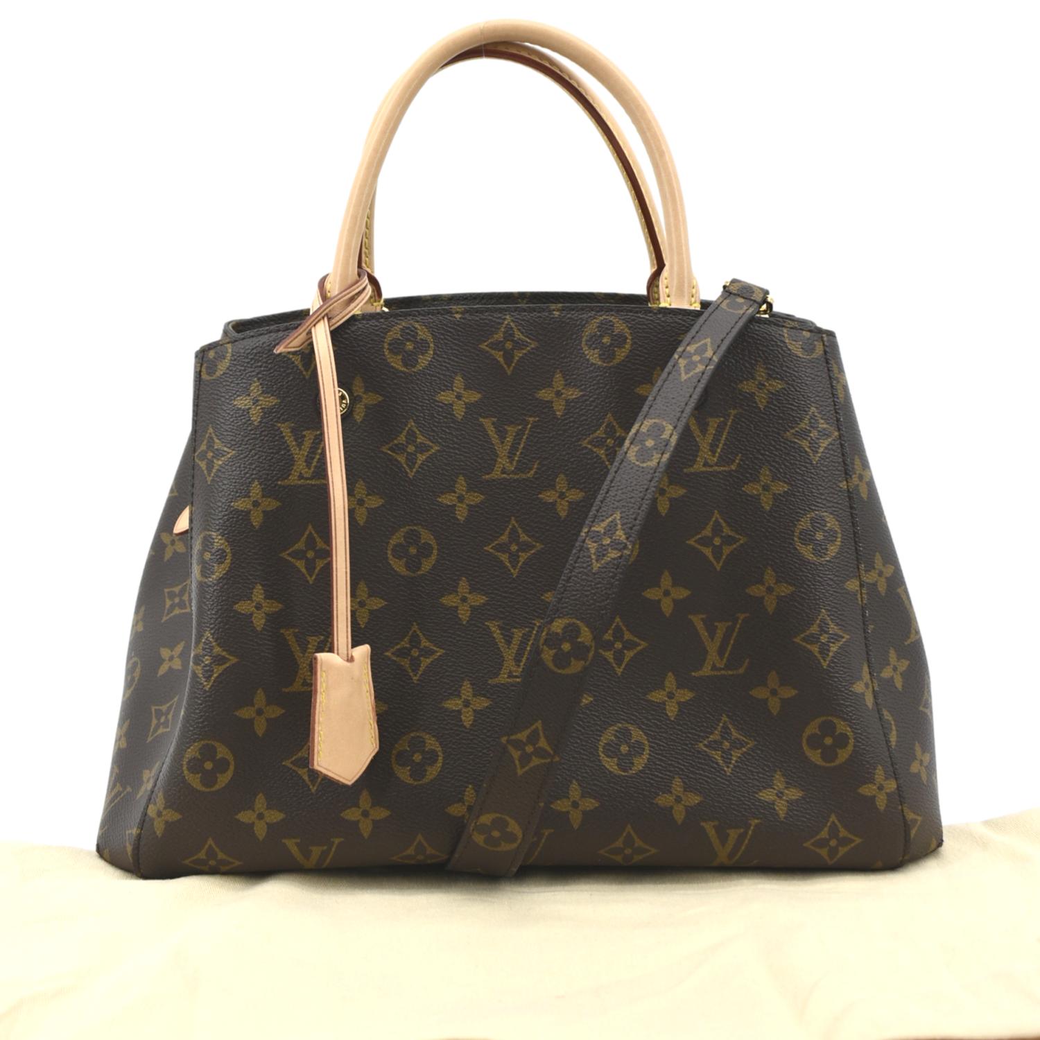 WHATS IN MY BAG? LOUIS VUITTON MONTAIGNE