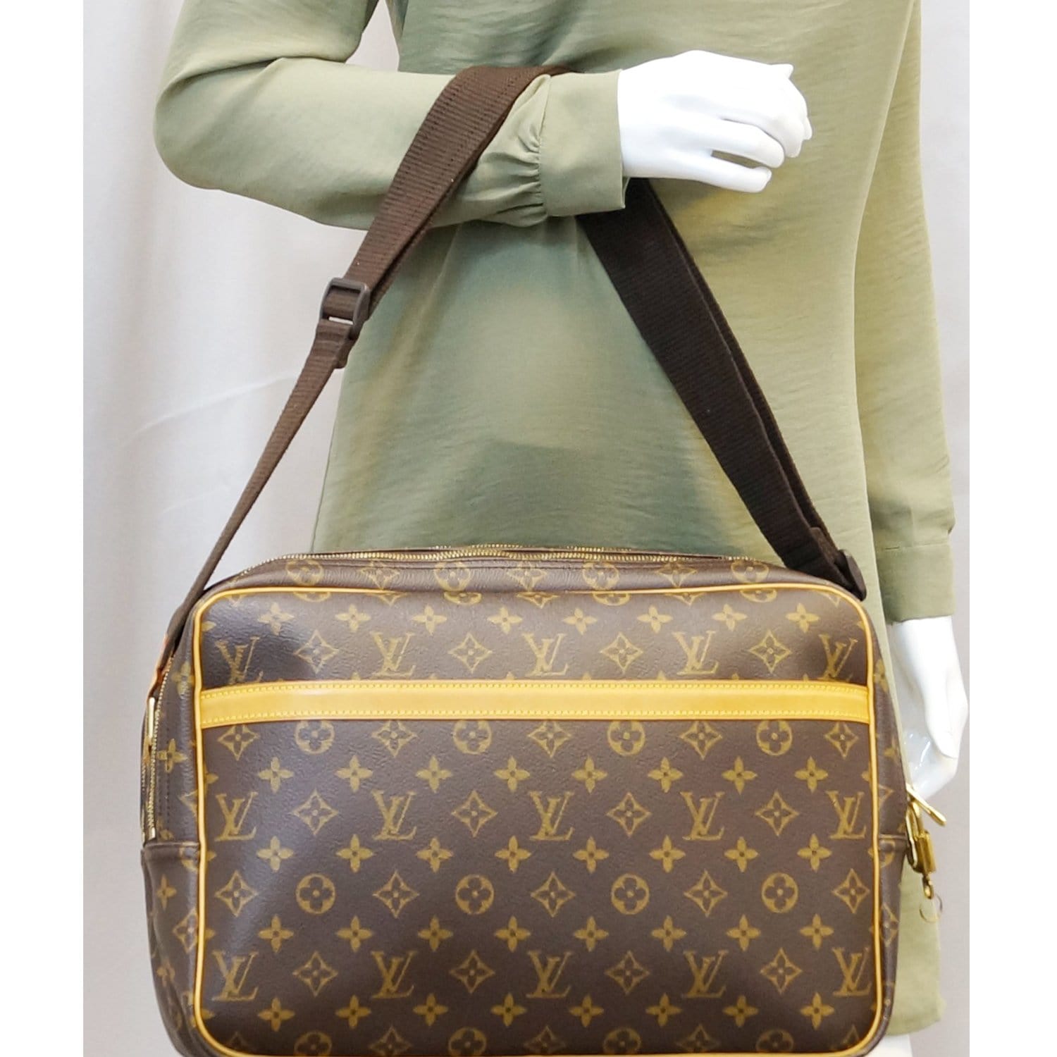 Louis Vuitton Vintage Monogram Reporter GM Messenger Bag