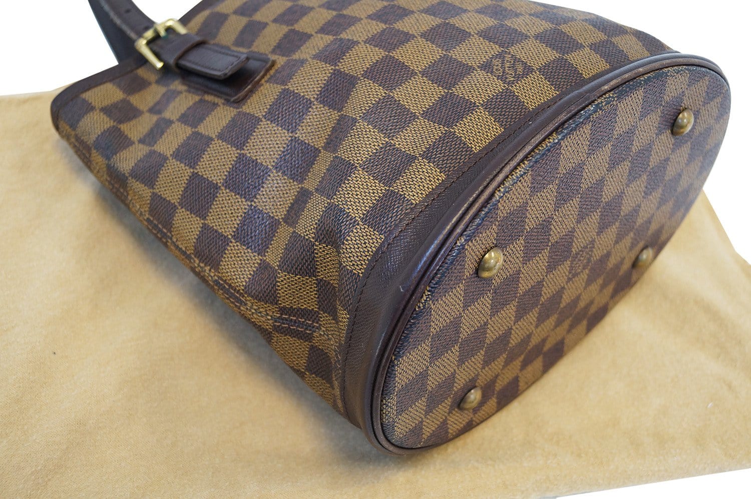 Sold at Auction: Louis Vuitton, LOUIS VUITTON DAMIER EBENE MARAIS BUCKET BAG