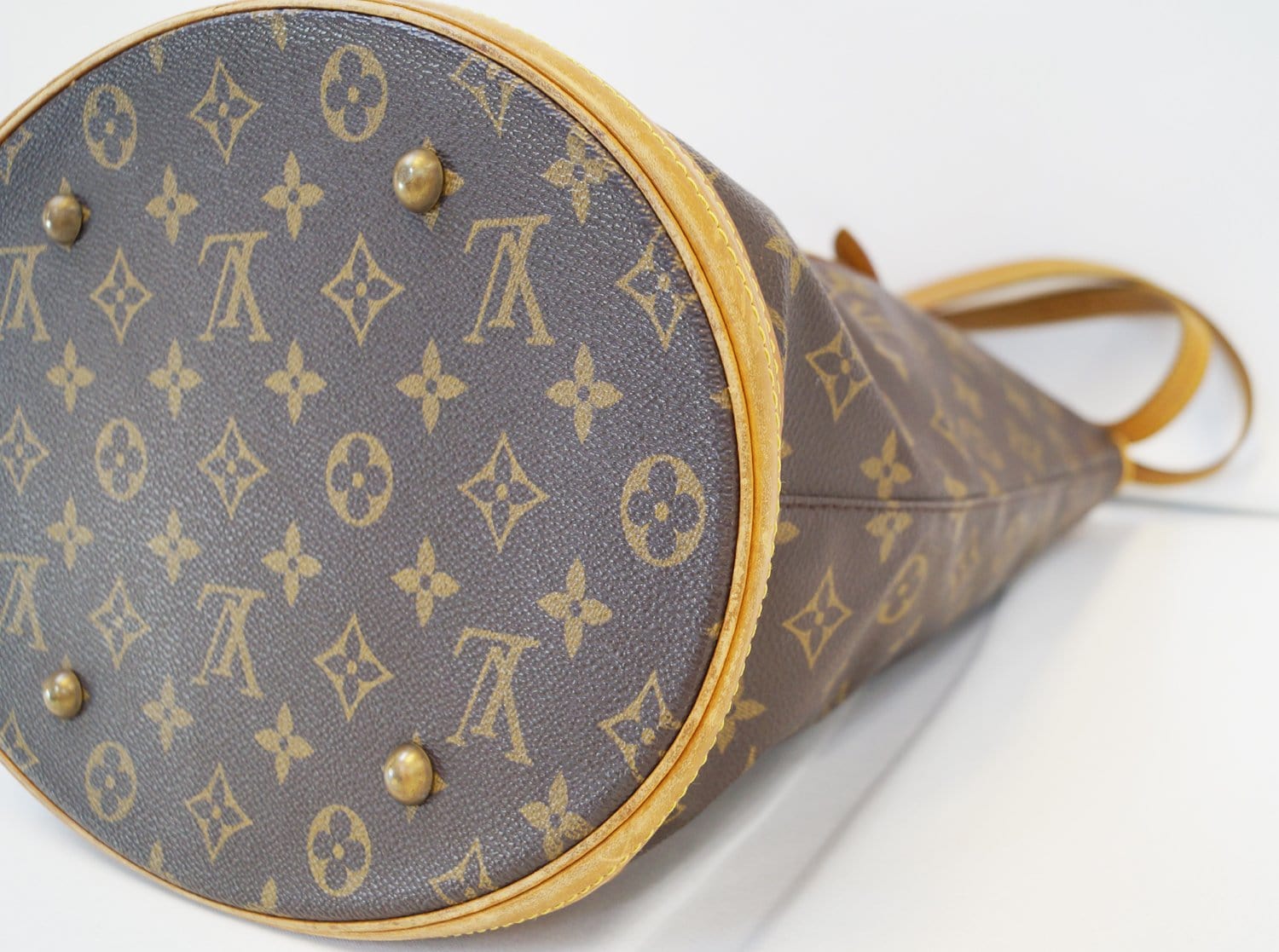 Bucket handbag Louis Vuitton Brown in Plastic - 31328342