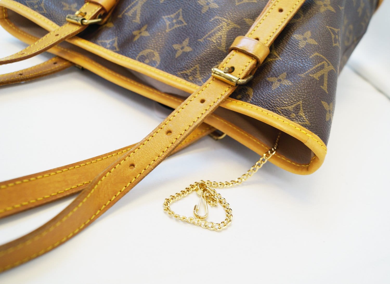 Bucket handbag Louis Vuitton Brown in Plastic - 31328342
