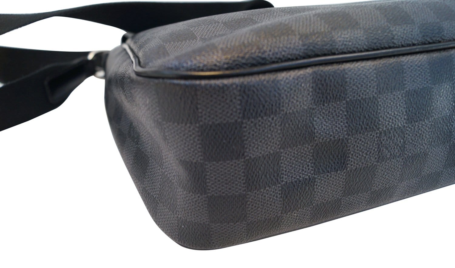 Daniel mm satchel bag Louis Vuitton Grey in Synthetic - 31272249
