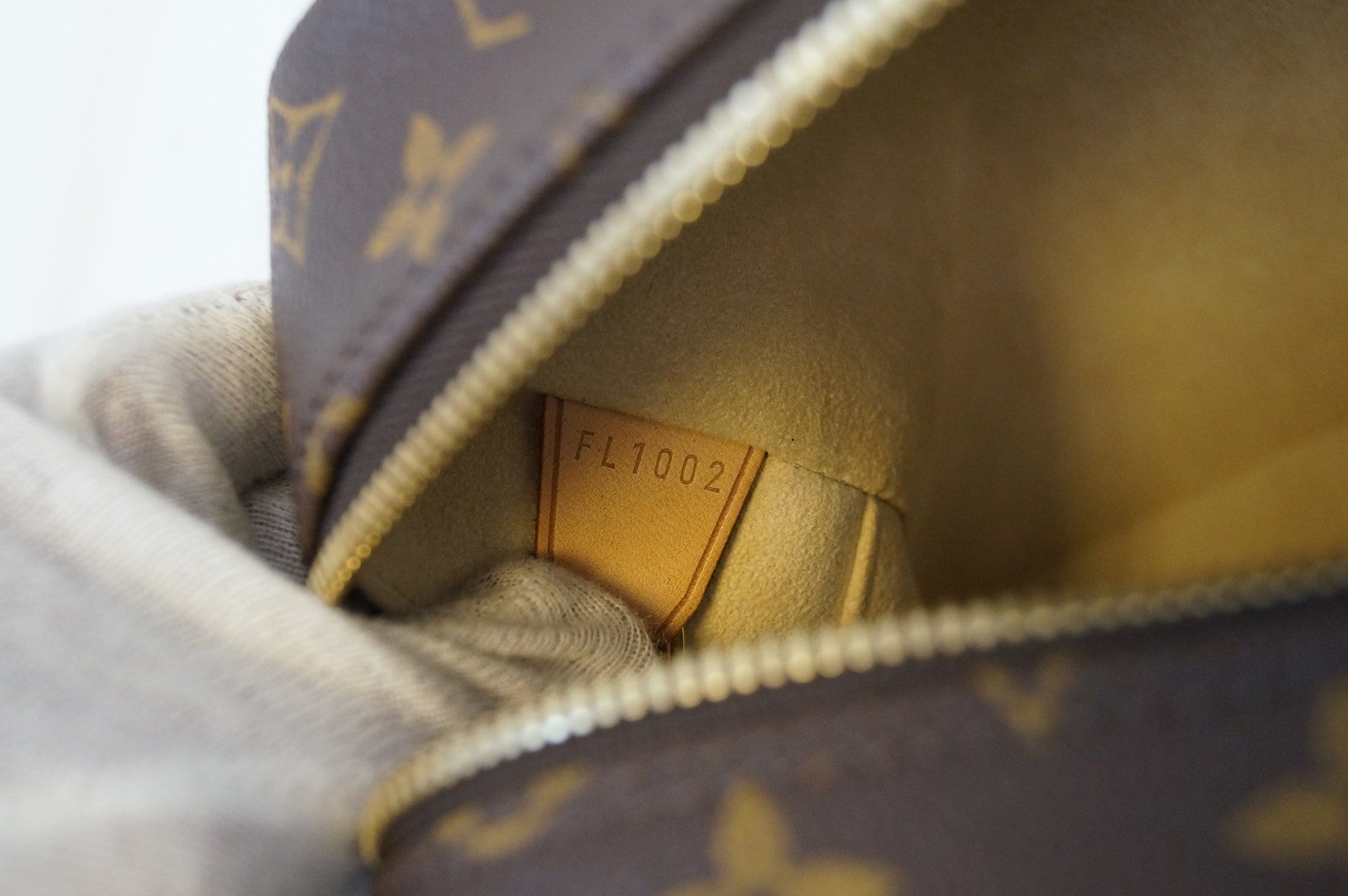 Louis Vuitton, Bags, Authentic Louis Vuitton Cite Gm Shoulder Bag  Monogram Canvas