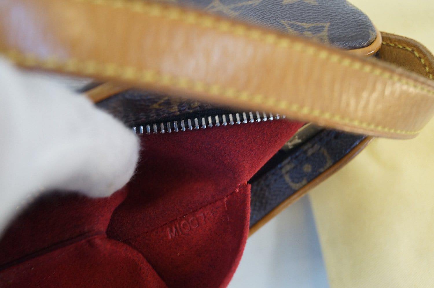 Louis - Croissant - Vuitton - M51510 – dct - Monogram - Bag - Shoulder -  Pochette - Louis Vuitton Damier Couleurs Modul Shoulder Bag Mimosa -  ep_vintage luxury Store