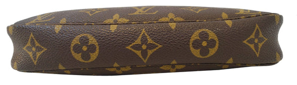LOUIS VUITTON Monogram Pochette Accessoires Crossbody Bag