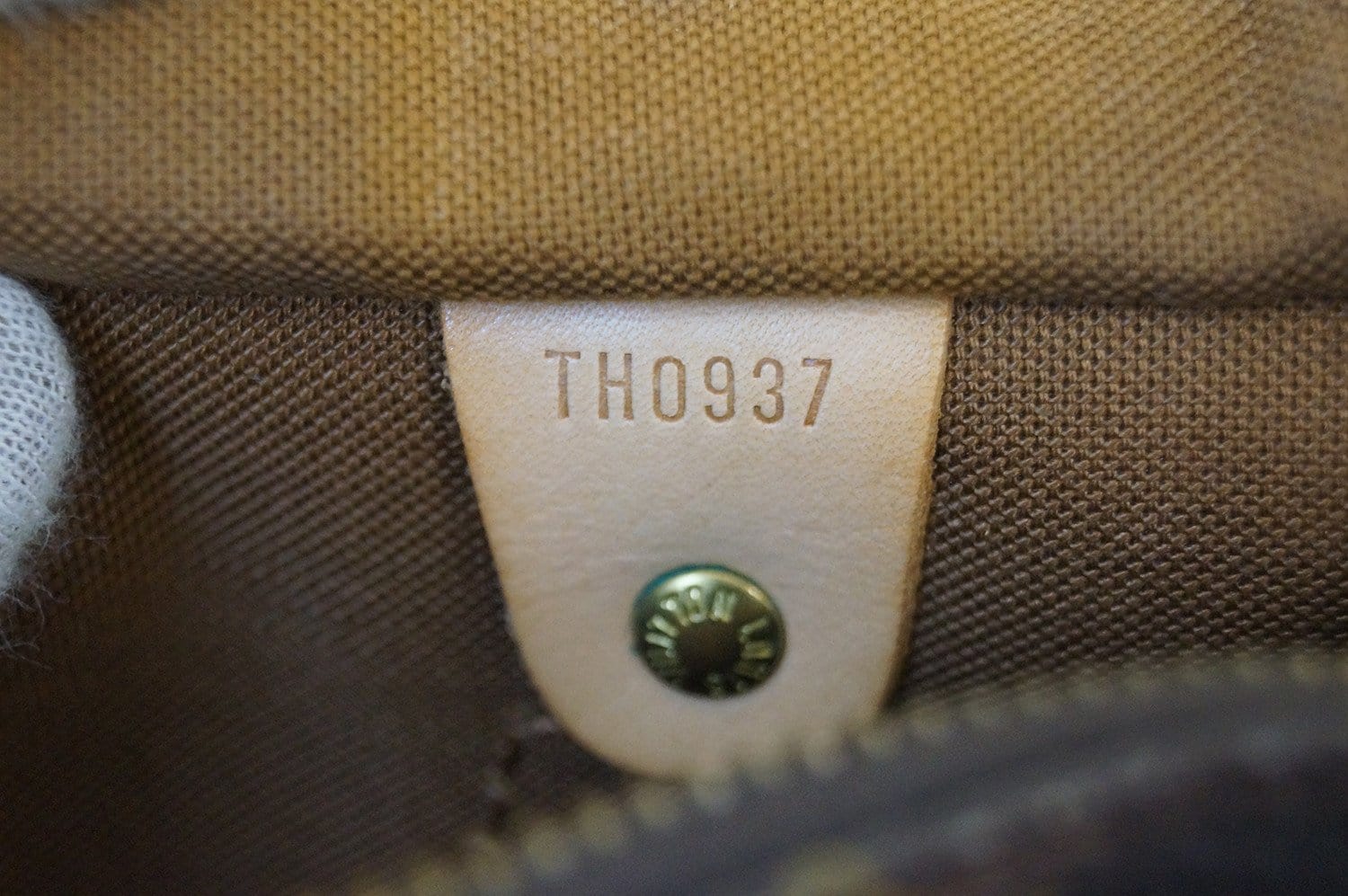 Louis Vuitton speedy 25 Monogram Canvas Hand Bag Serial Number