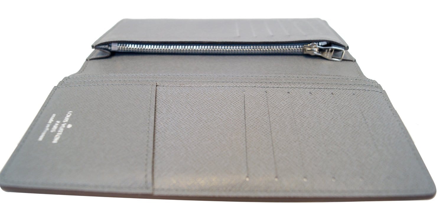 LOUIS VUITTON Green Brazza Taiga Leather Checkbook Wallet - The Purse Ladies