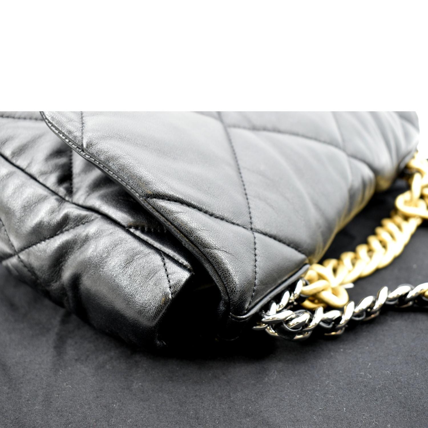 CHANEL Chanel 19 Large Handbag (AS1161 B04852 94305) in 2023