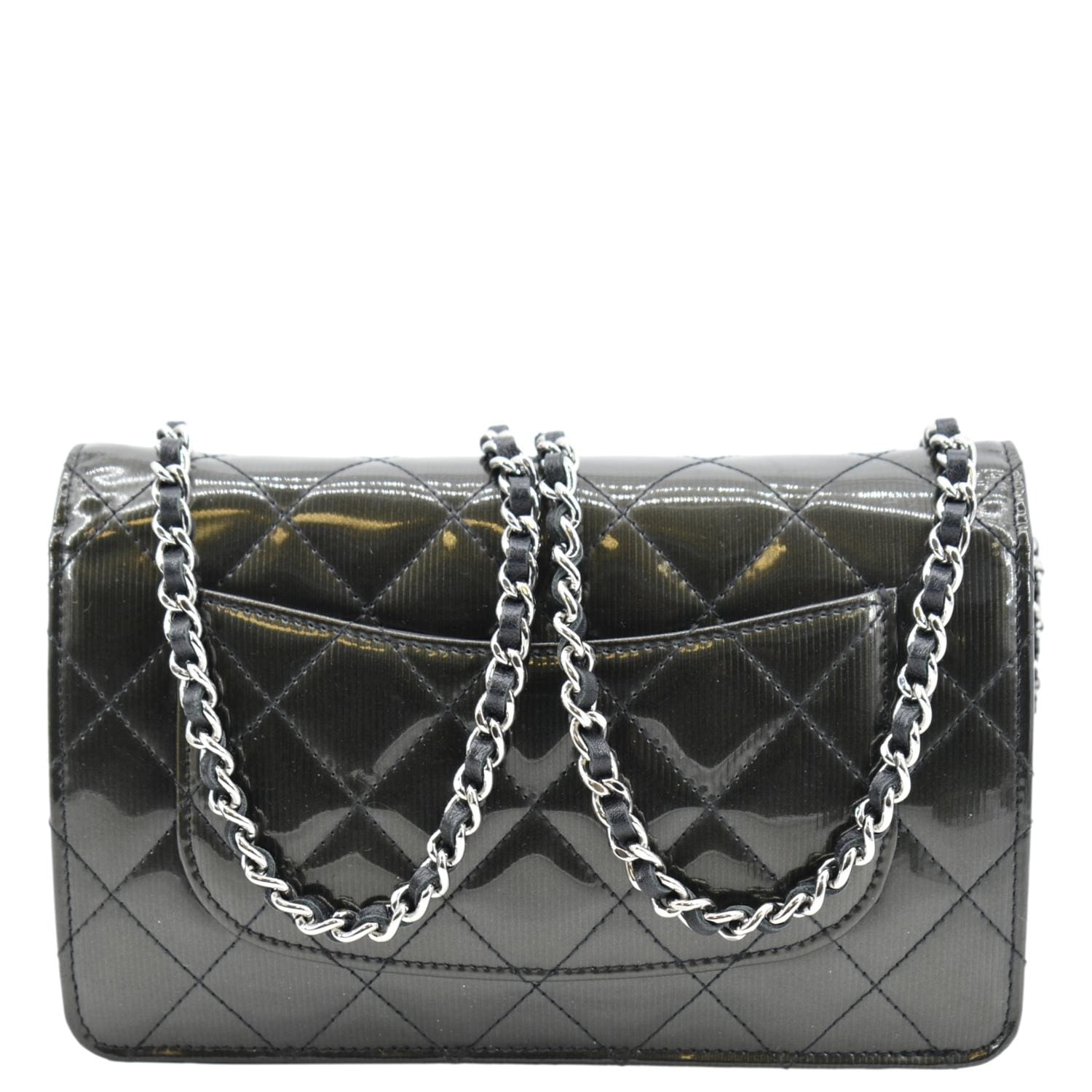 Wallet on chain 2.55 leather crossbody bag Chanel Green in Leather