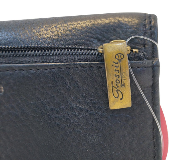 Fossil Trifold Black Leather Wallat - zip close view