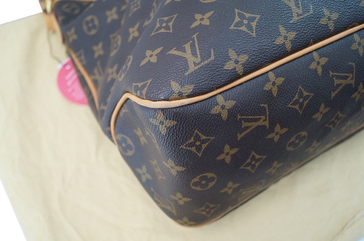 Pre-Loved Louis Vuitton Women's On Your Side MM Handbag at 1stDibs