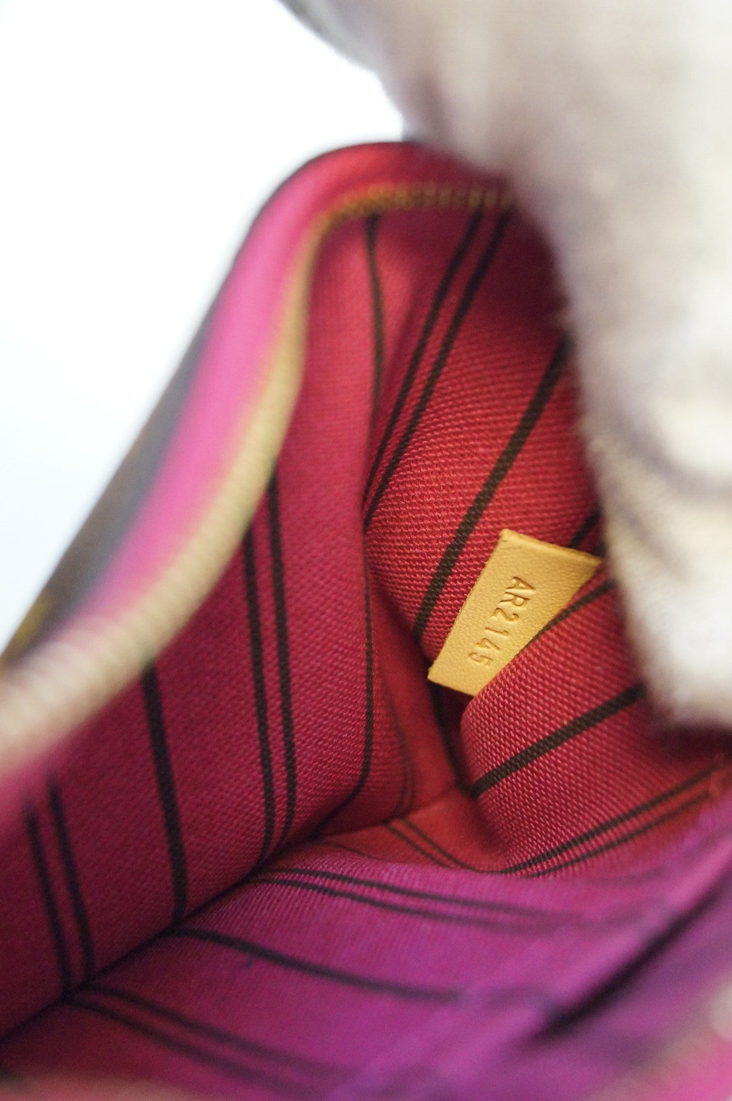 Louis Vuitton World Tour Monogram Neverfull Pochette Clutch Wristlet at  1stDibs