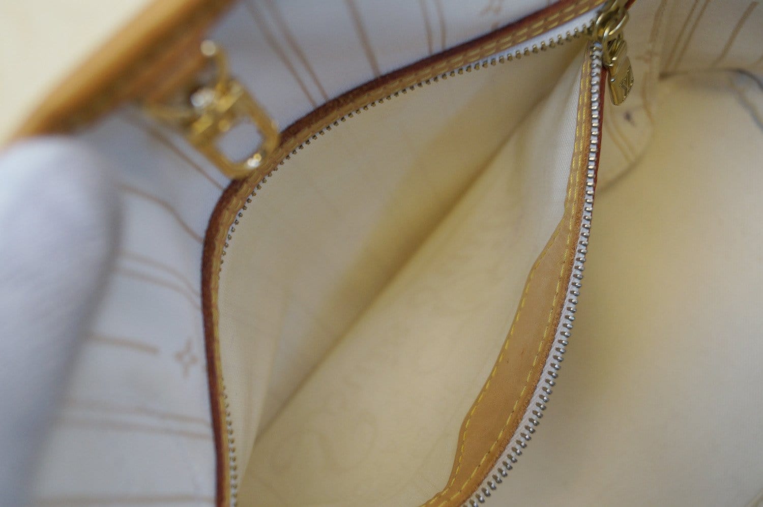 White Louis Vuitton Damier Azur Neverfull PM Tote Bag