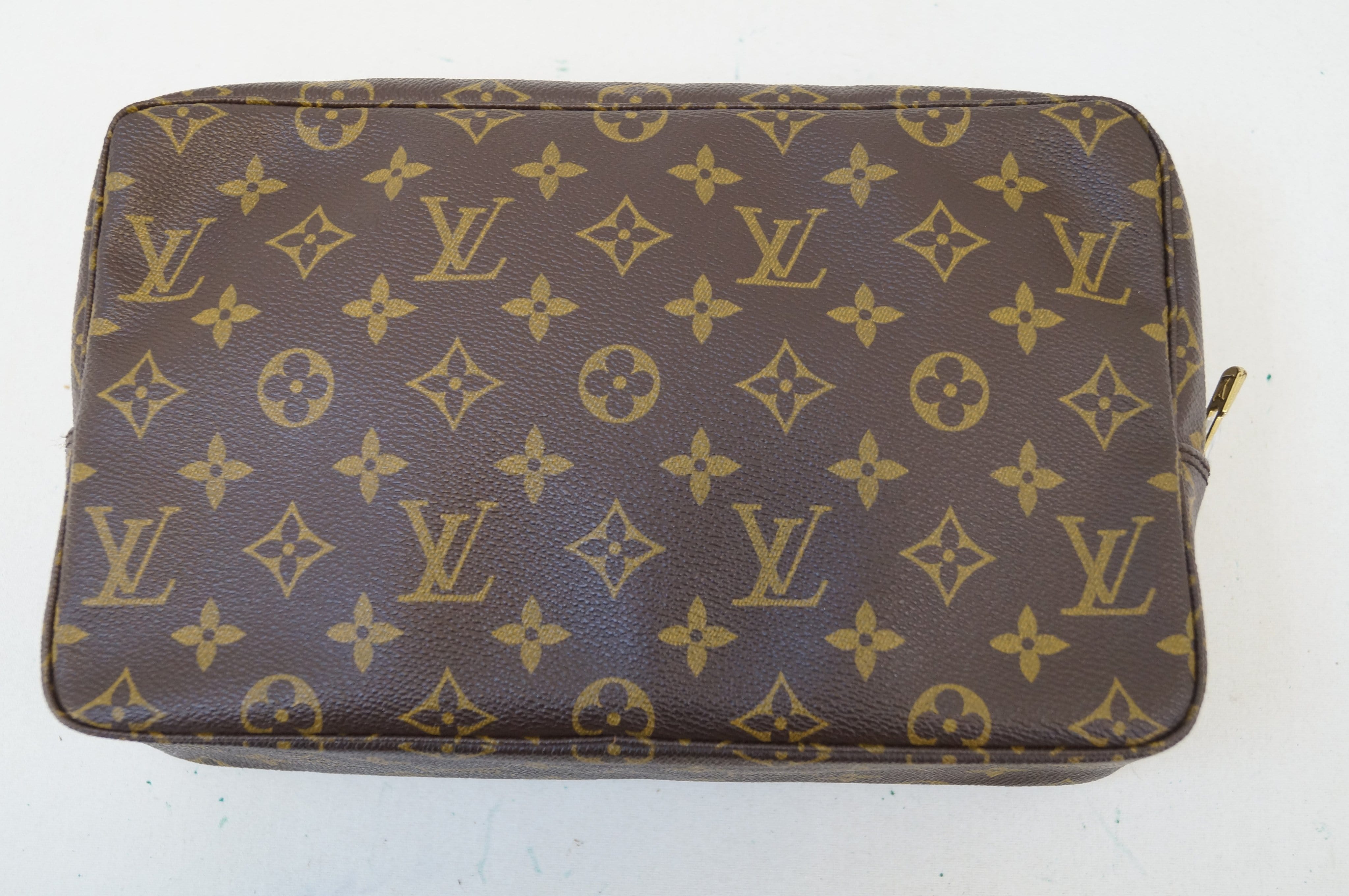 Louis Vuitton, Bags, Authentic Louis Vuitton Damier Ebene Toiletry  Trousse 28