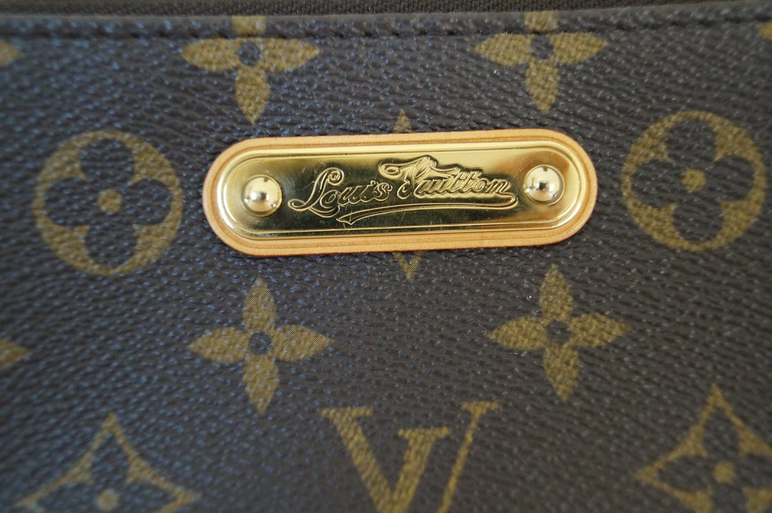 Louis Vuitton Pochette Milla MM Monogram – Vault 55
