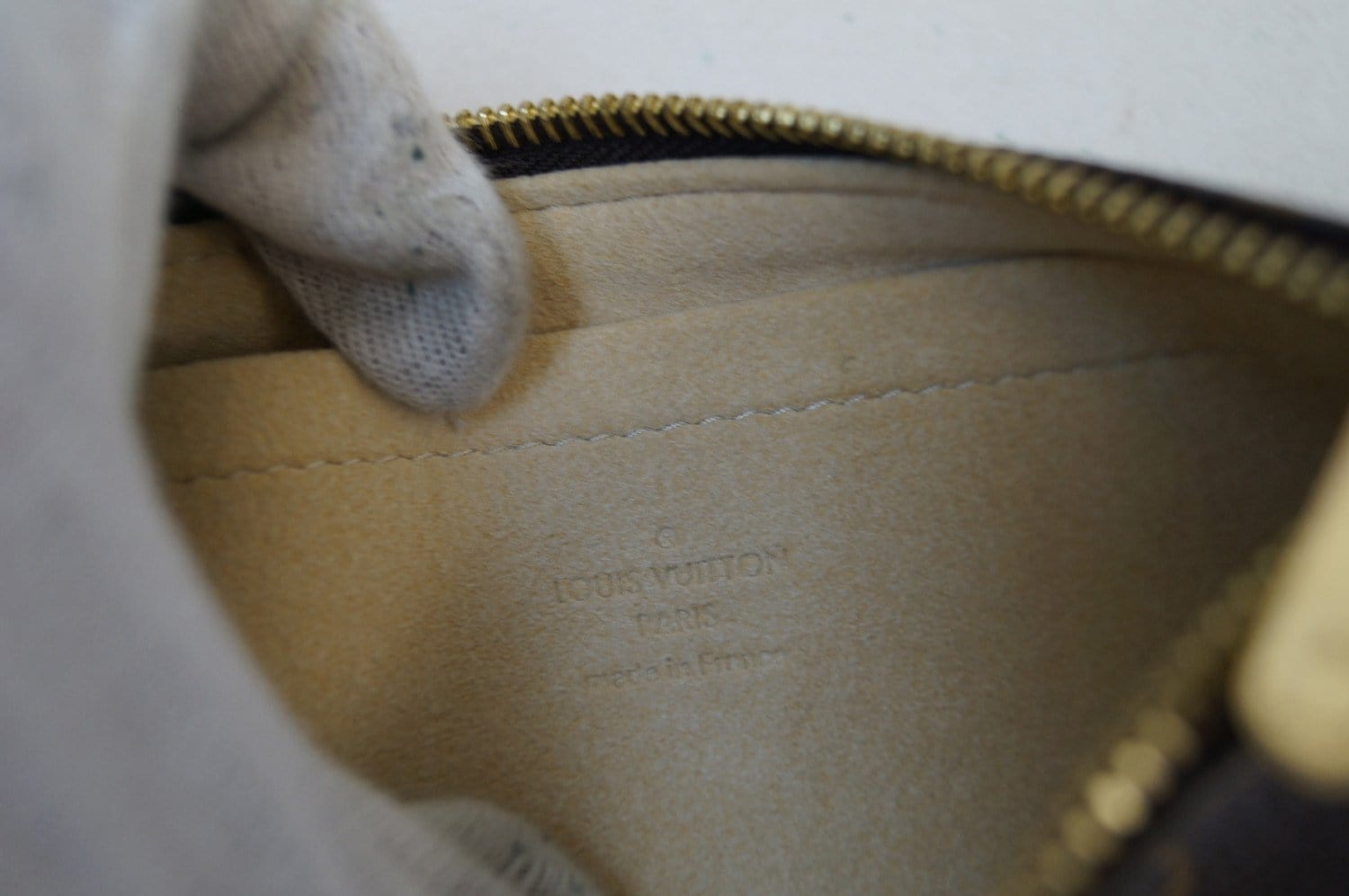 Louis Vuitton Monogram Pochette Milla MM - Brown Shoulder Bags, Handbags -  LOU797712