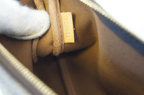 LOUIS VUITTON Monogram Pochette Accessoires Pouch