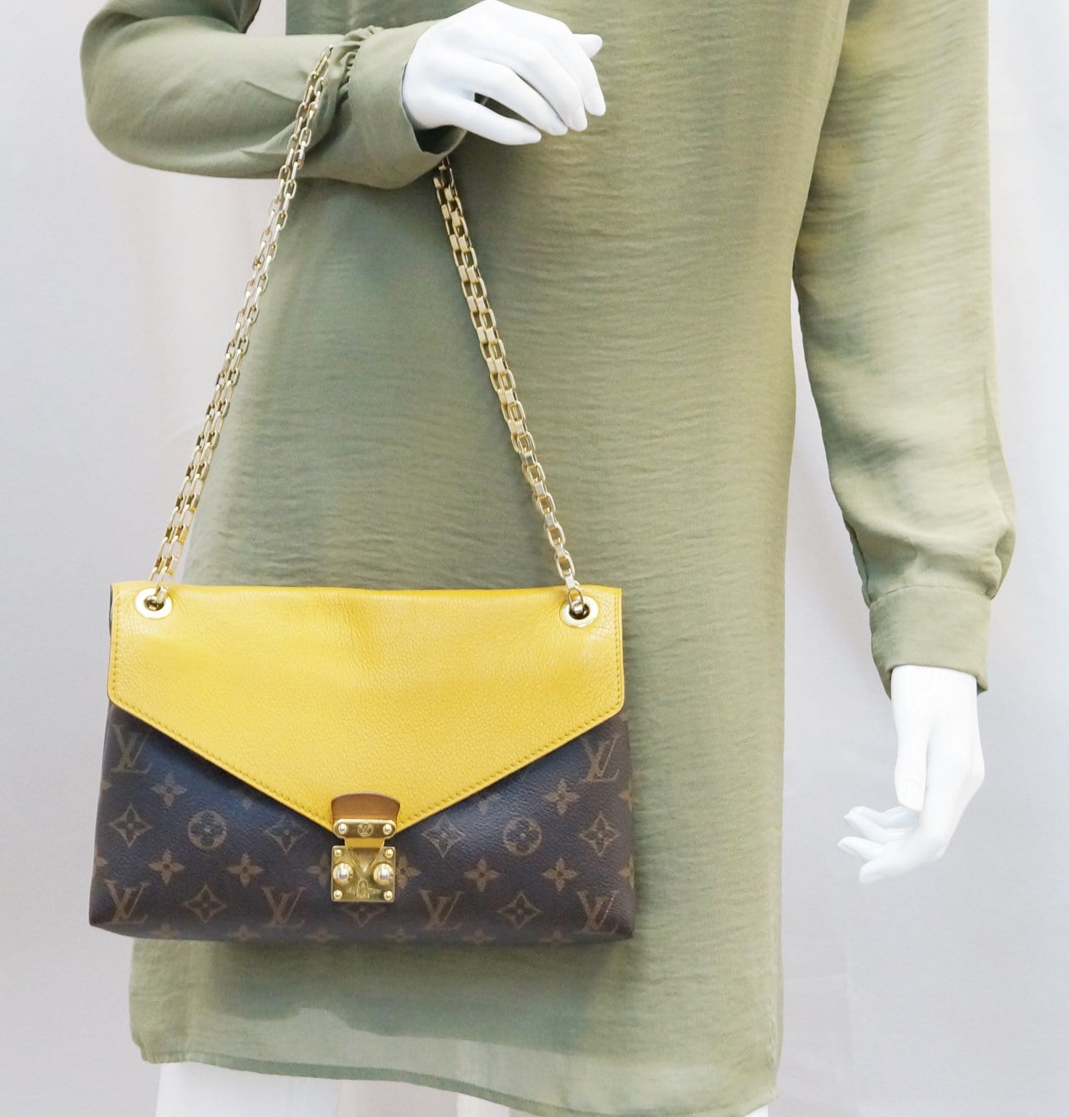 Louis Vuitton M50069 Monogram Canvas/ Dune Pallas Chain Clutch/ Shoulder/  Crossbody Bag (CA0185)