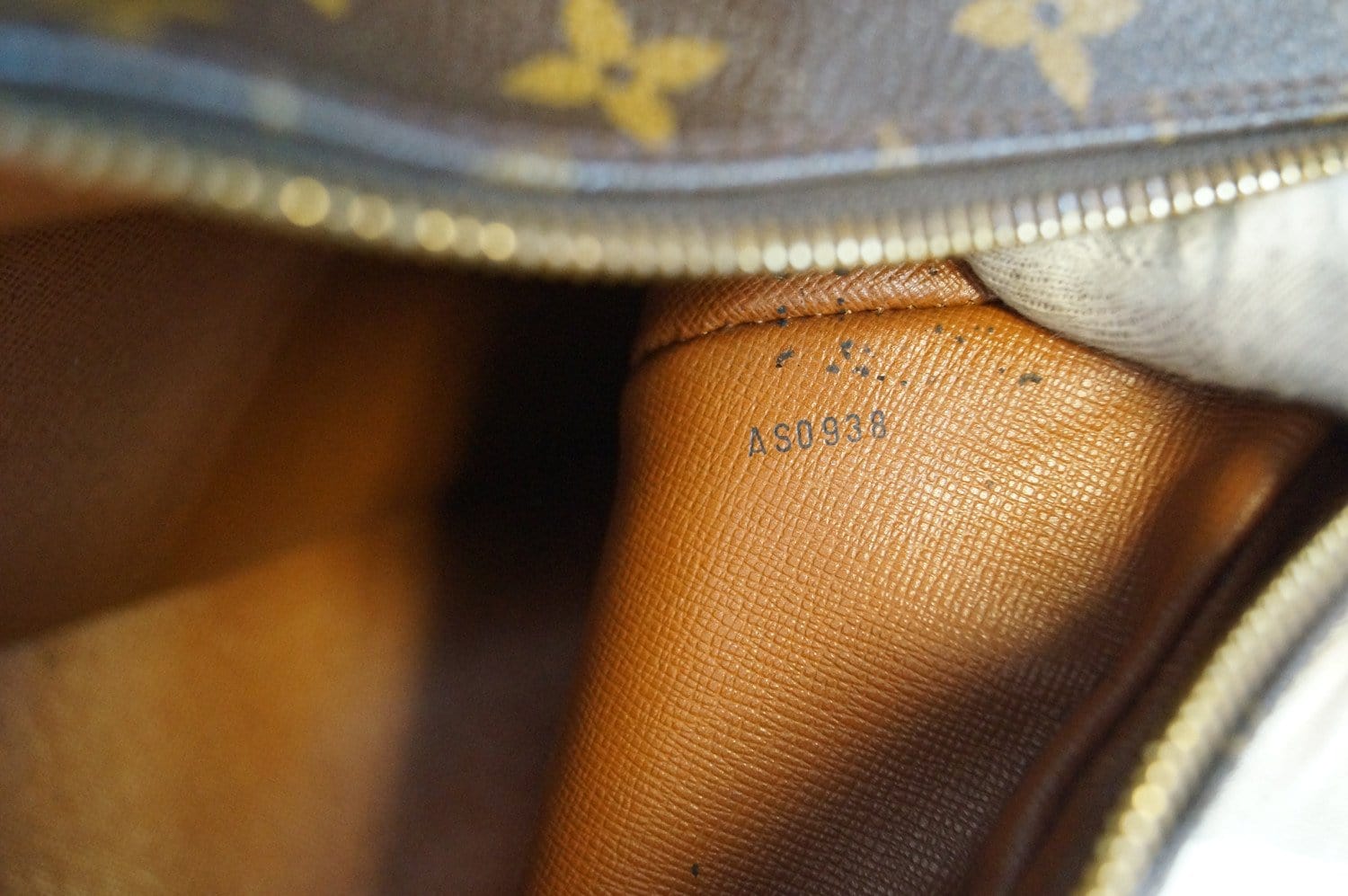 AUTHENTIC Louis Vuitton Boulogne Monogram PREOWNED (WBA813) – Jj's Closet,  LLC