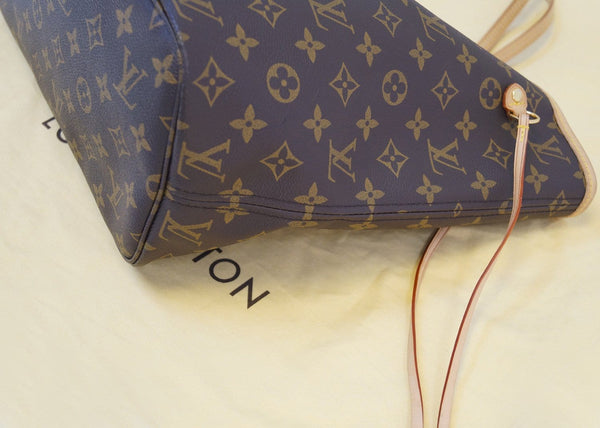LOUIS VUITTON Monogram Neverfull MM Shoulder Bag