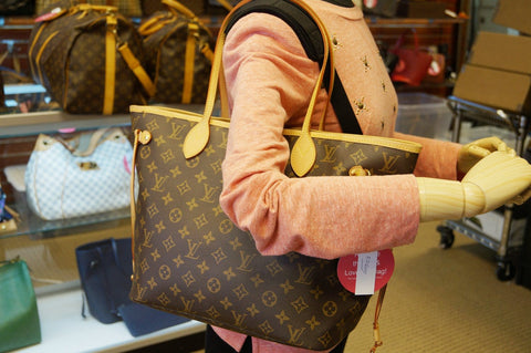 LOUIS VUITTON Monogram Neverfull MM Shoulder Bag