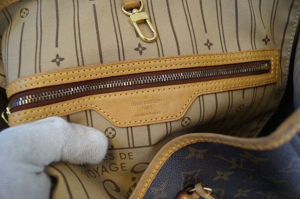 LOUIS VUITTON Monogram Neverfull GM Shoulder Bag
