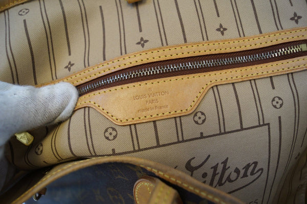 LOUIS VUITTON Monogram Neverfull GM Shoulder Bag.