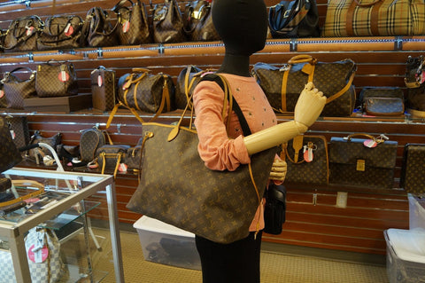 LOUIS VUITTON Monogram Neverfull GM Shoulder Bag