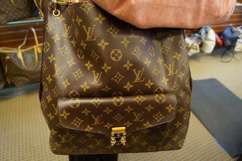 LOUIS VUITTON Metis Hobo Monogram Shoulder Bag with Strap