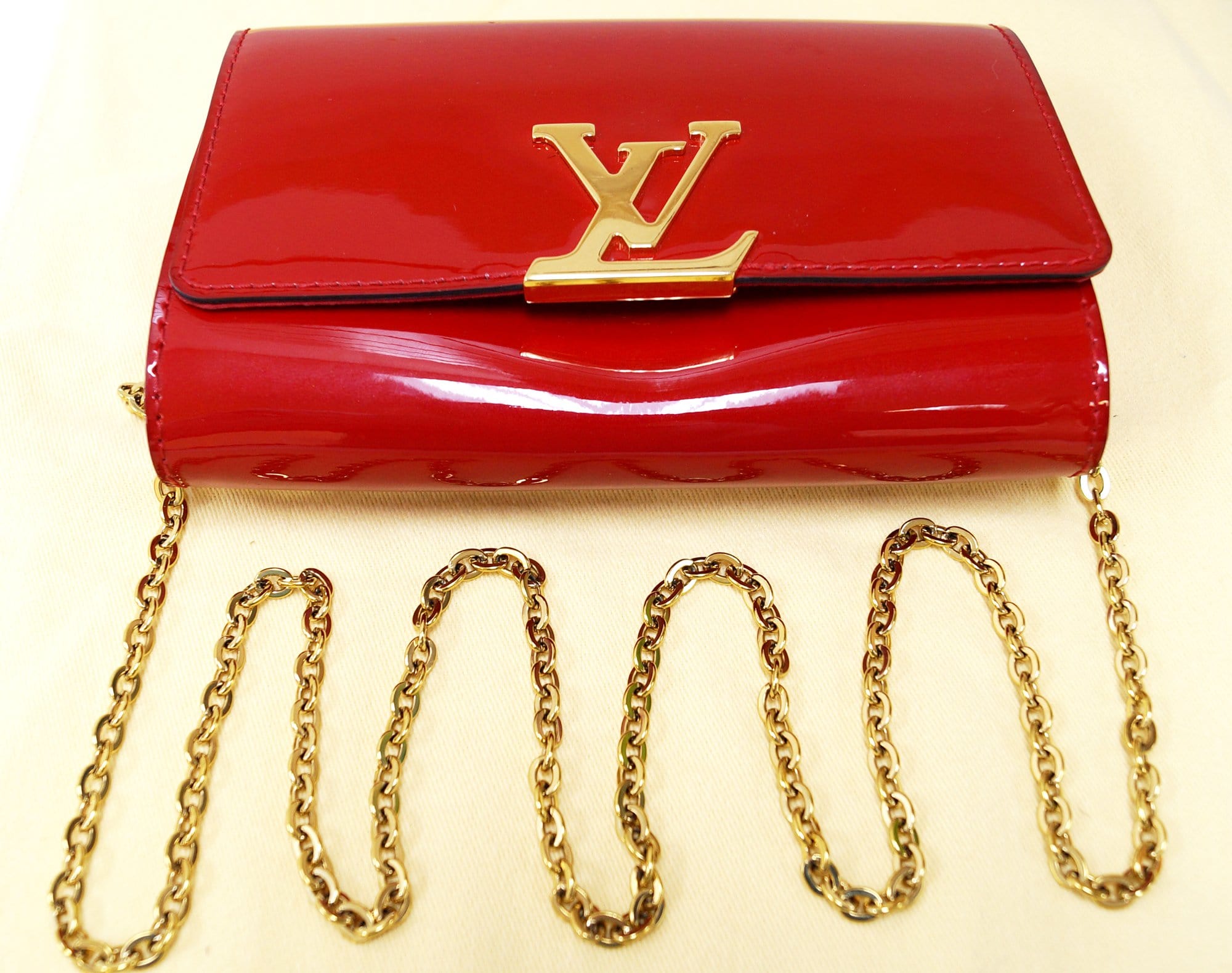 Louise patent leather crossbody bag Louis Vuitton Red in Patent leather -  25087165