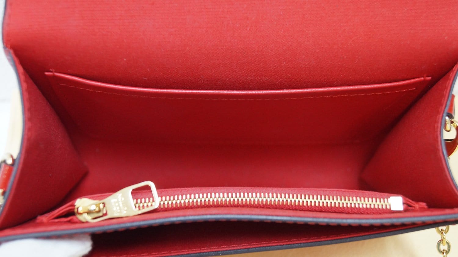 Honfleur leather clutch bag Louis Vuitton Red in Leather - 24186025