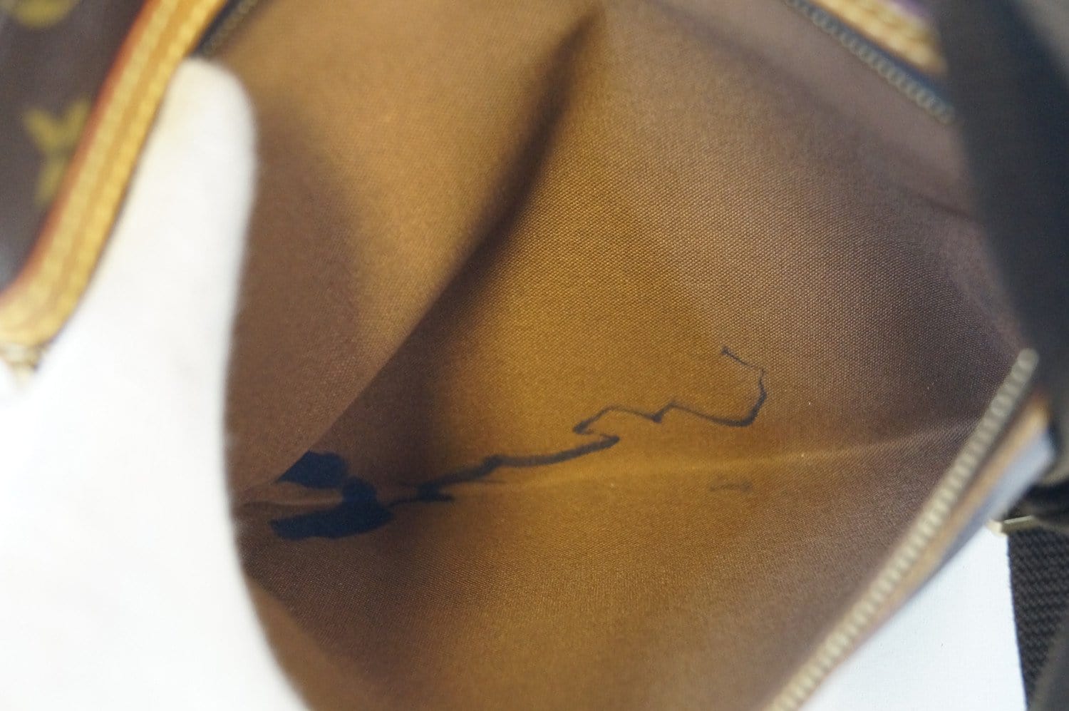 Louis Vuitton Monogram Pochette Bosphore Crossbody Leather ref.293913 -  Joli Closet