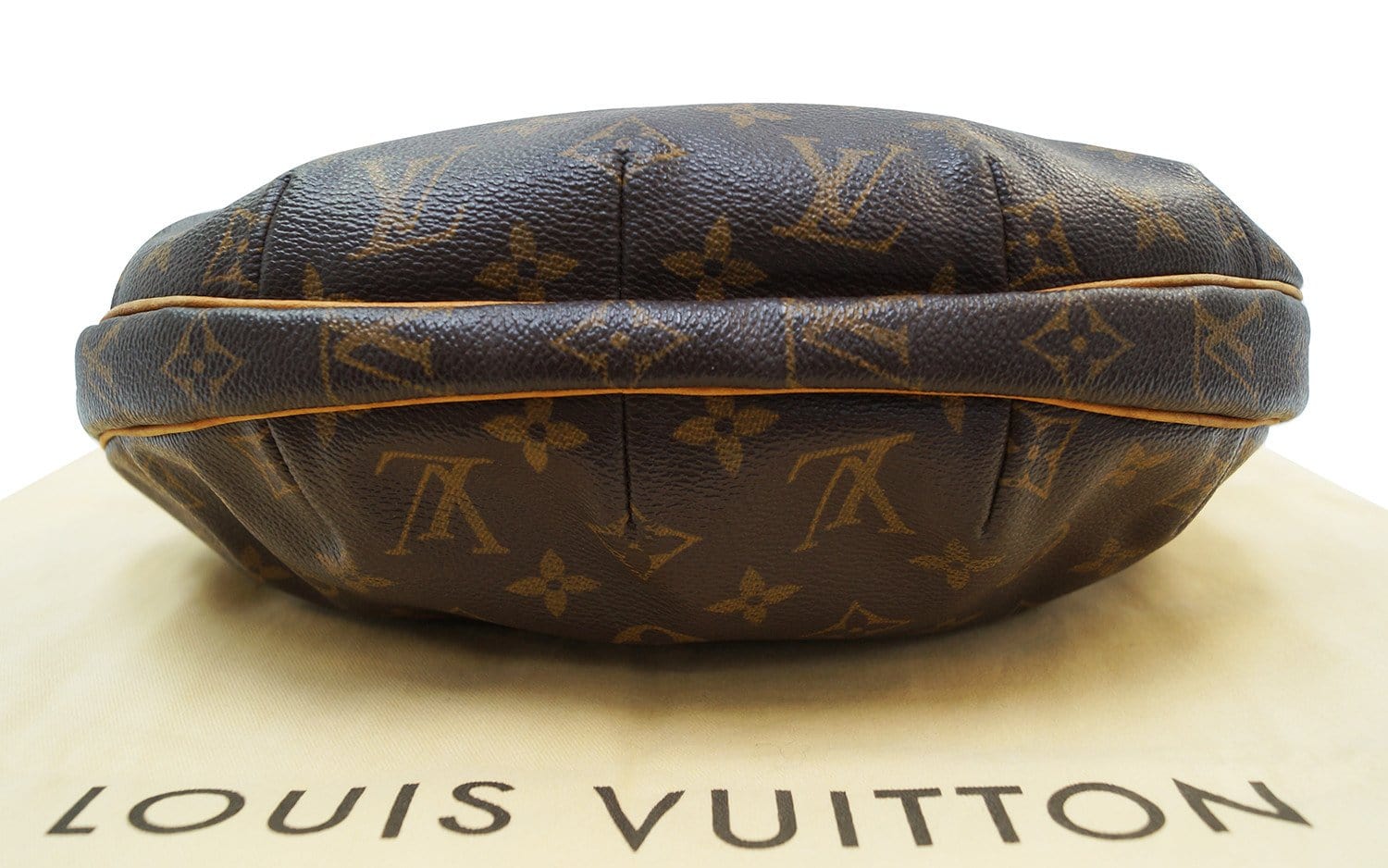 This monogram croissant bag is *chef's kiss* 🥐🤎😚✨ LOUIS VUITTON: MONOGRAM  CROISSANT MM: $1,299.00