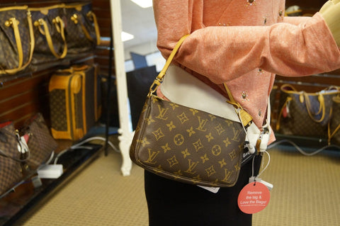 LOUIS VUITTON Monogram Pochette Accessoires Pouch