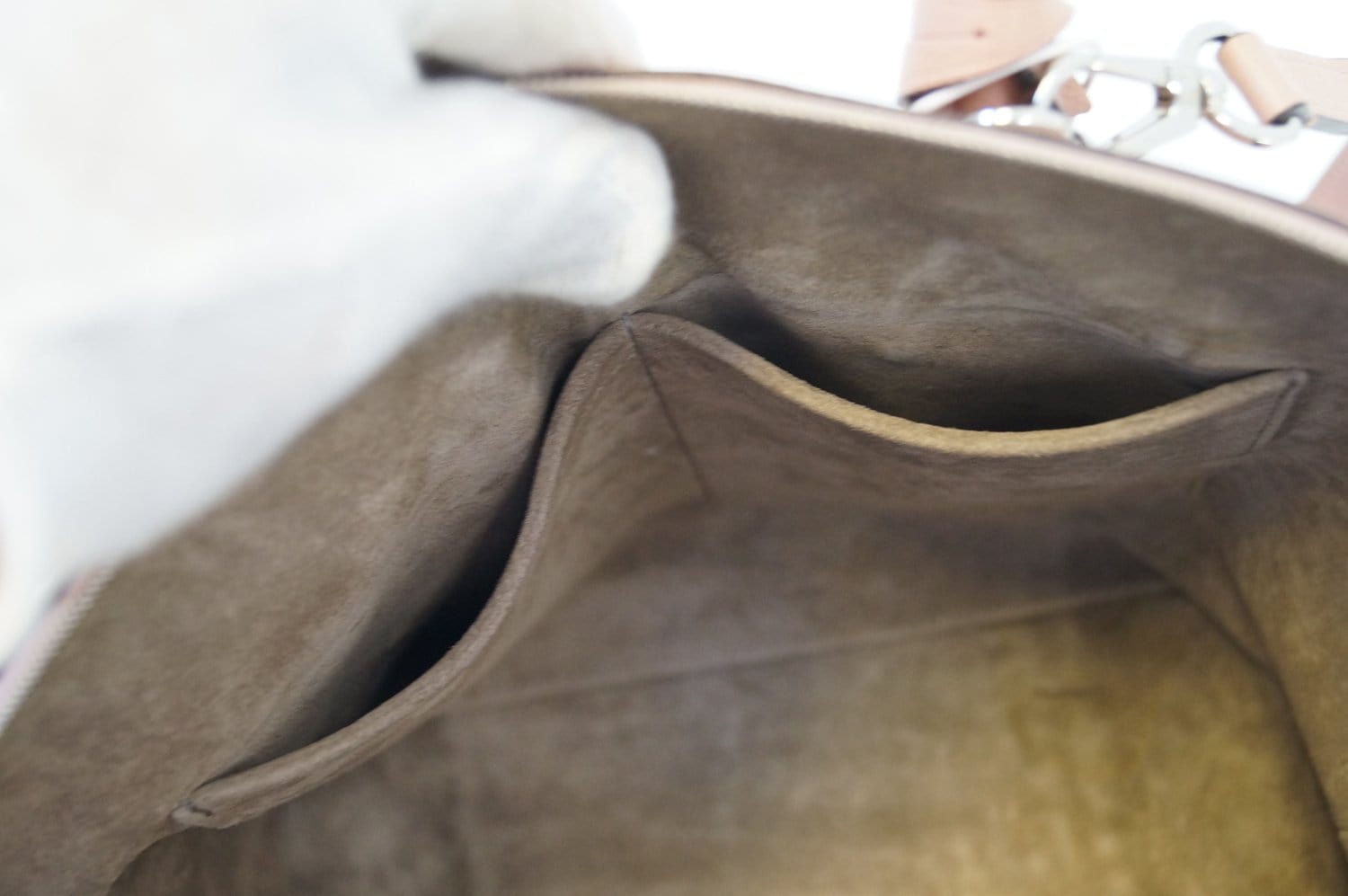 Louis Vuitton - NEW LV Lockme Shopper - Black Leather Shoulder Bag / T -  BougieHabit