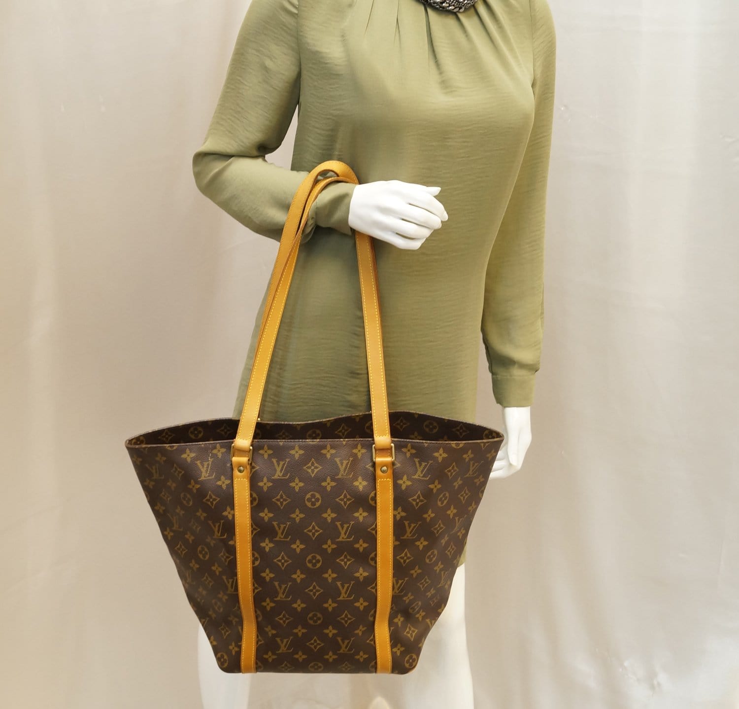 Louis Vuitton Monogram Canvas Tote Bag – Coco Approved Studio