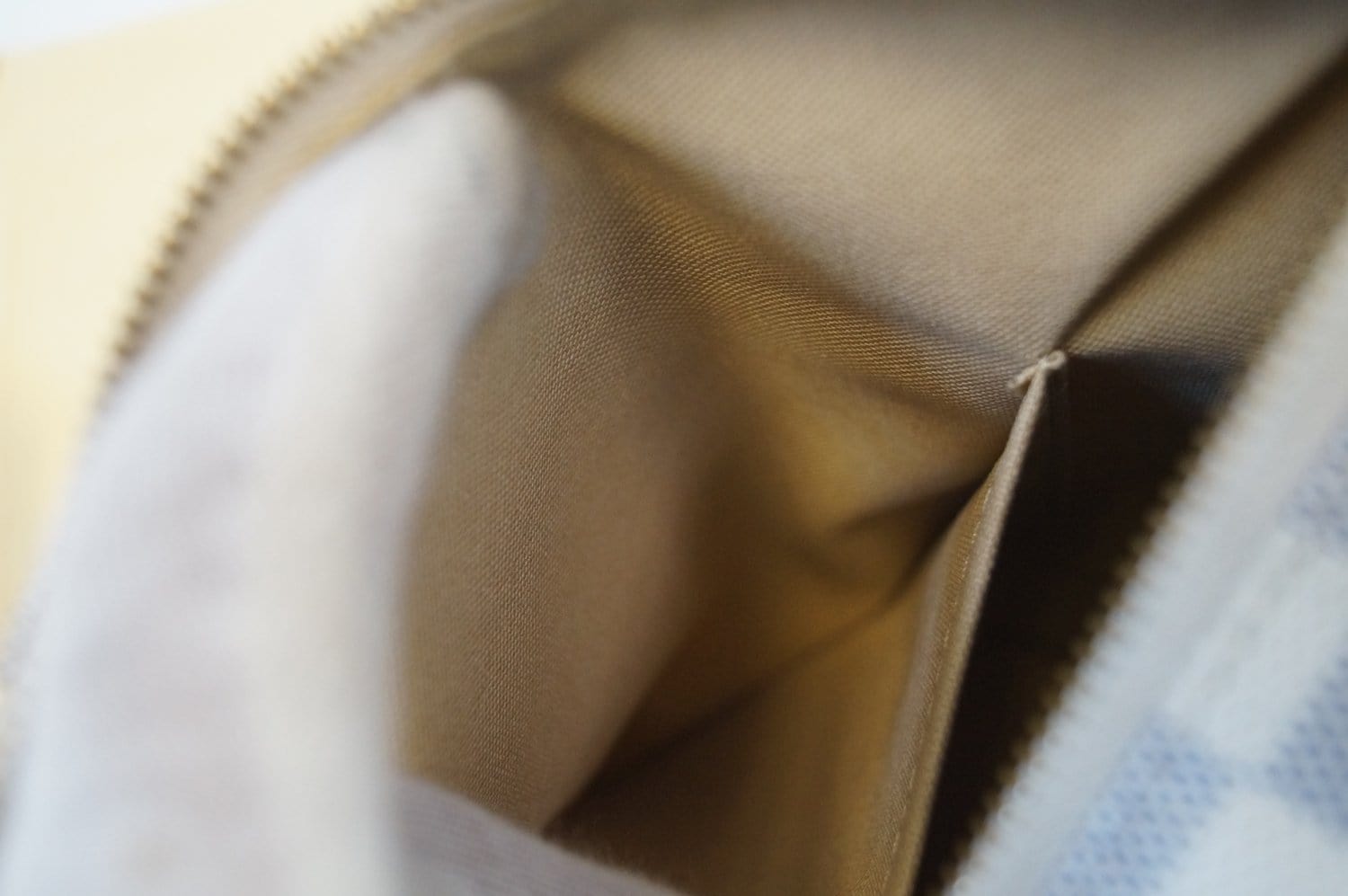 Louis Vuitton White Damier Azur Totally PM Cloth ref.987693 - Joli Closet