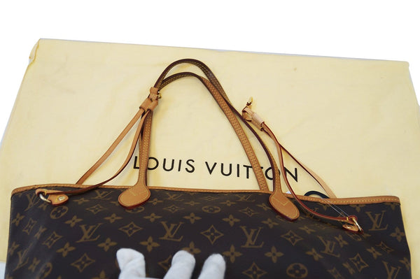 LOUIS VUITTON Monogram Neverfull MM Shoulder Bag