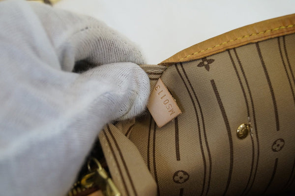 LOUIS VUITTON Monogram Neverfull MM Shoulder Bag