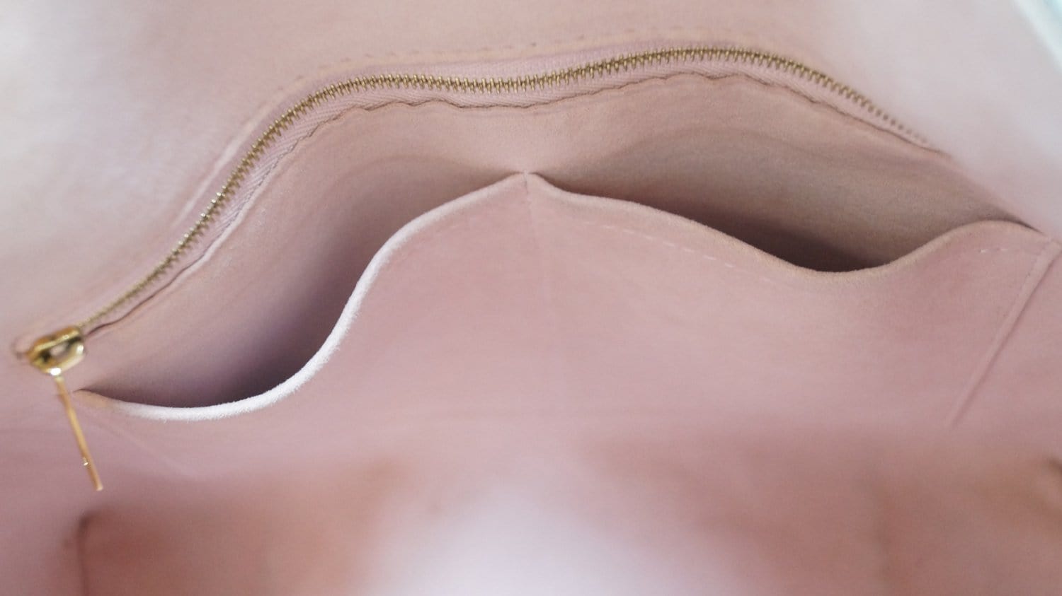 Beautiful Louis Vuitton Caissa Hobo Bag 💖 Retail $1960 ADORE