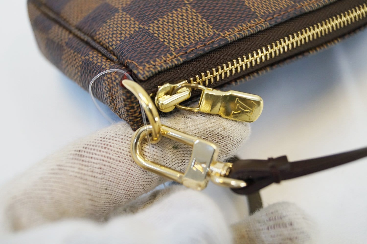 Authentic Louis Vuitton Damier Ebene Pochette Accessoires – Paris Station  Shop
