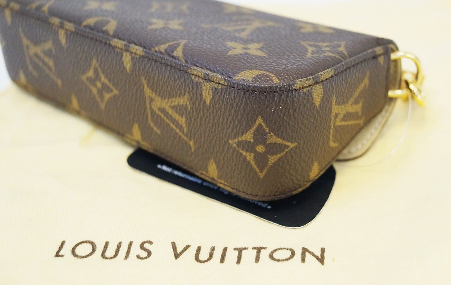Louis Vuitton Monogram Canvas Lagoon Pochette Glasses Case - Yoogi's Closet