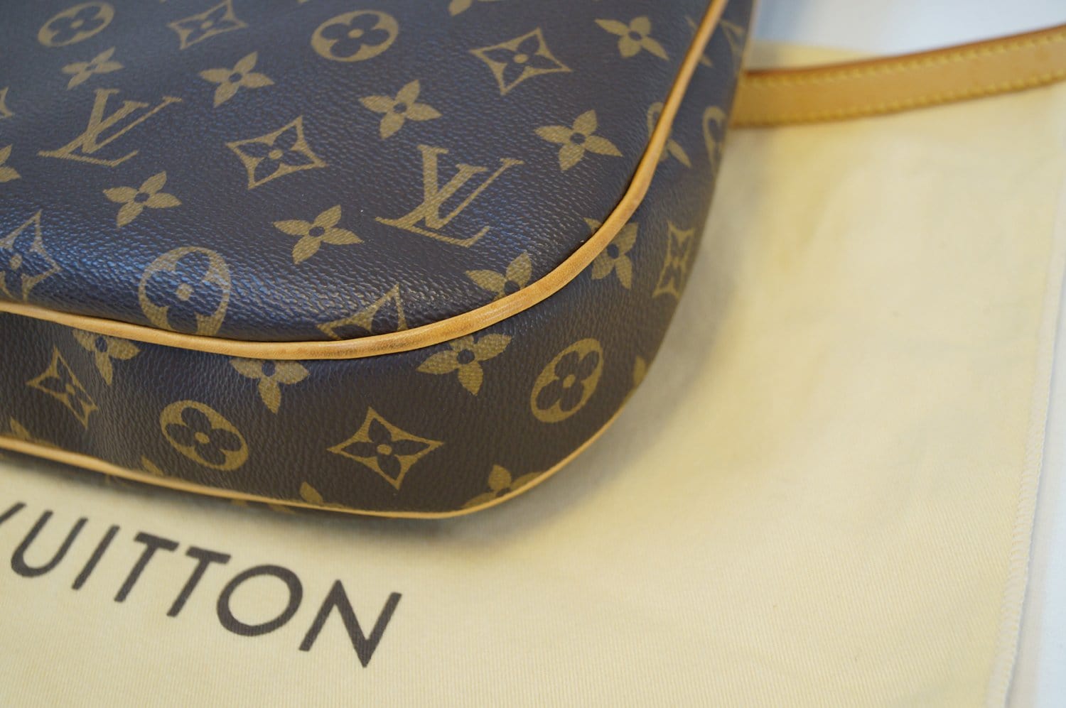 🧚🏻Louis Vuitton Odeon GM monogram 🧚🏻$900 usd invoicef and shipped  🧚🏻In good condition with minor signs of use only 🧚🏻Comes with -  Grancha Kauzo Japan Second Hand Lux