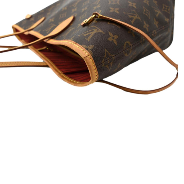 el gran clásico de la firma Louis Vuitton fue creado en 1933 MM Monogram Canvas Tote Bag Brown