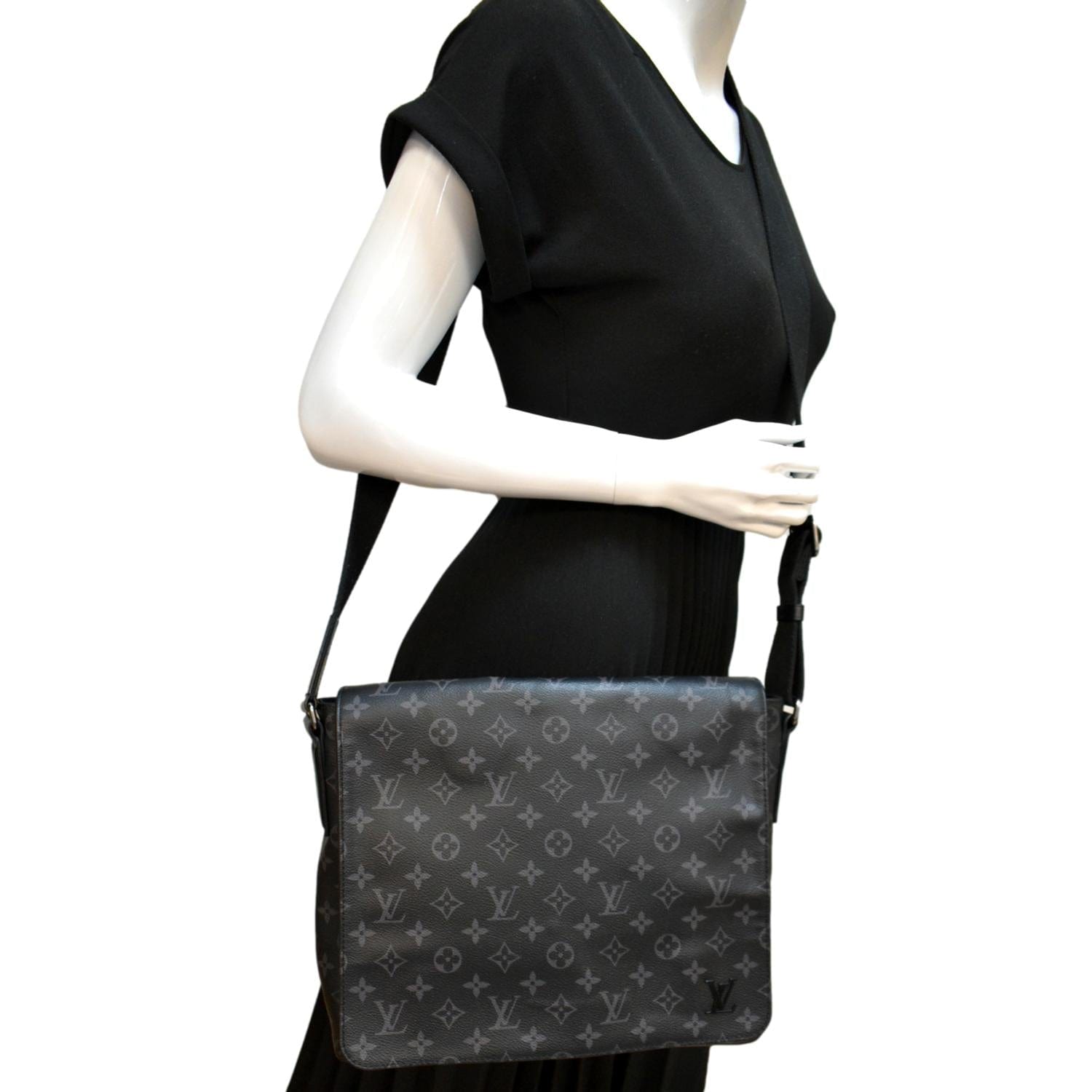 Louis+Vuitton+District+Messenger+Bag+PM+Black+Canvas+Monogram+