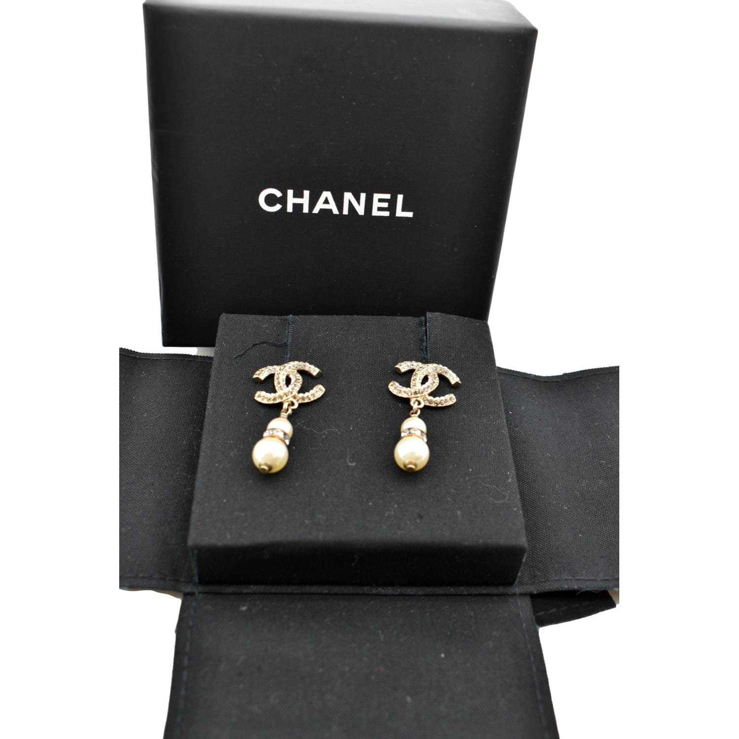 CHANEL Pearl Drop Crystal Earring Gold