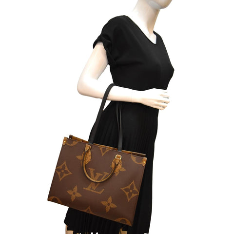 LOUIS VUITTON Onthego MM Giant Monogram Canvas Tote Shoulder Bag Brown