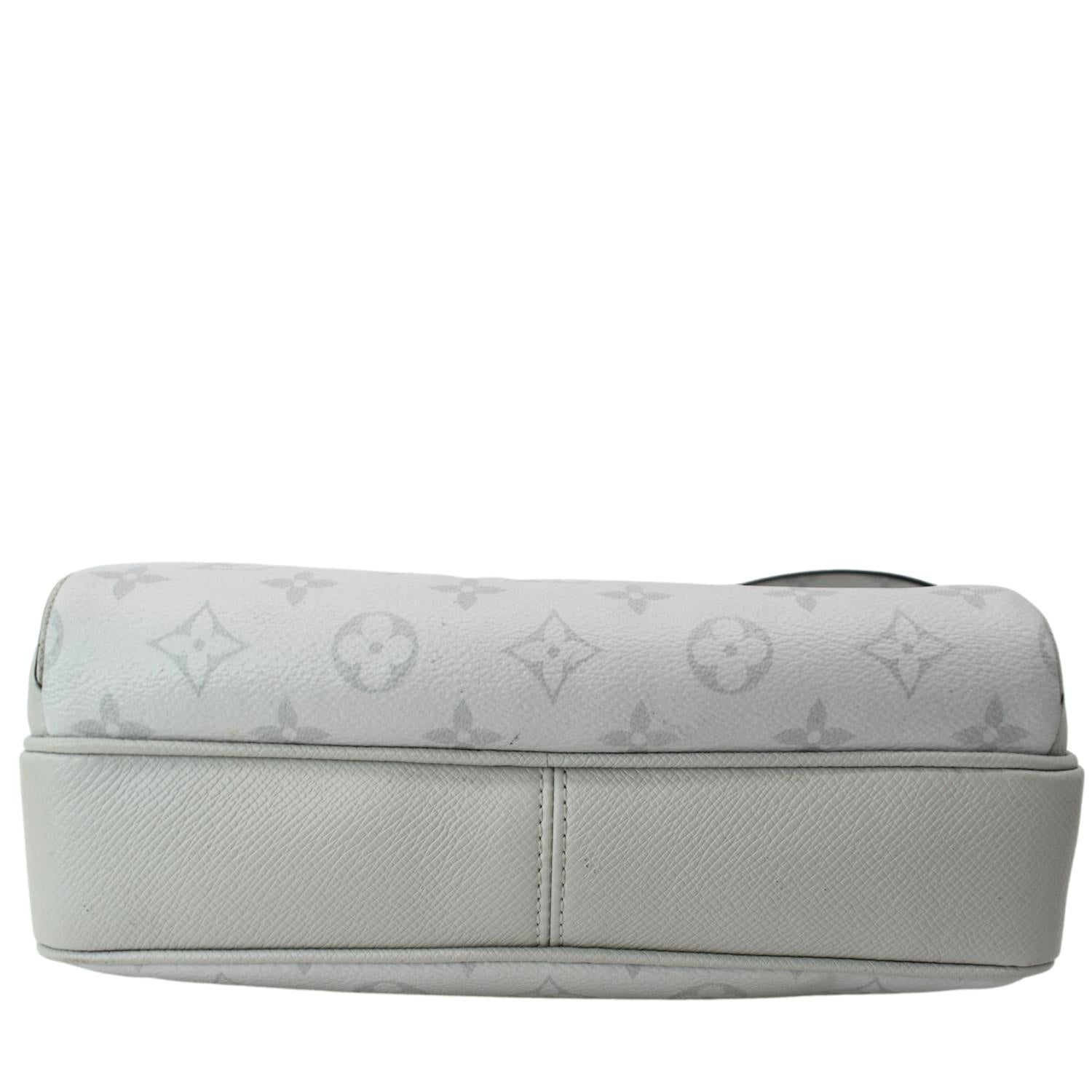 Louis Vuitton Taiga Dersou Messenger Travel Bag lv not gucci prada, Luxury,  Bags & Wallets on Carousell